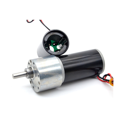 Die Ausrüstung ist mit einem kleinen 37-555-Motor ausgestattet.